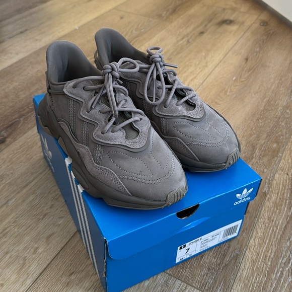 Women’s Adidas Ozweego sneakers - Picture 1 of 4